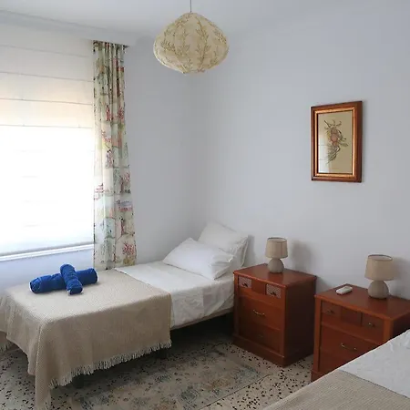 Newly Furnished Cozy House Next To The Holiday home