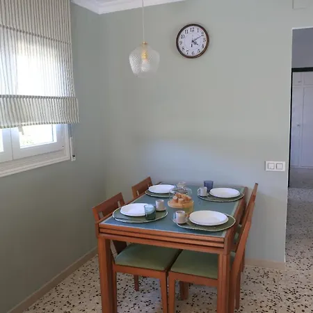 Newly Furnished Cozy House Next To The Holiday home *